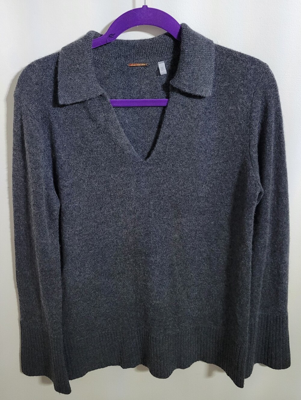 Elie Tahari 100% Cashmere Dark Gray Pullover V-Neck Sweater, Size S